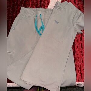 Figs scrub set sand color